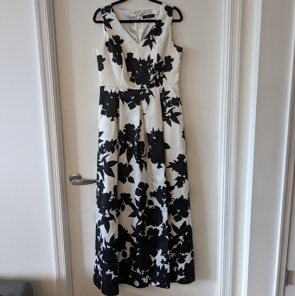 Floor length gown with pockets